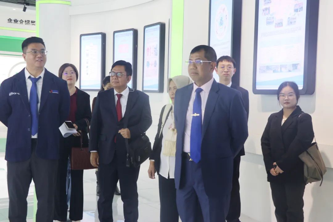 20231208-3-印尼工业部、莫罗瓦利金属工业理工学院、佛山职业手艺学院莅临人生就是博循环交流会见.jpg